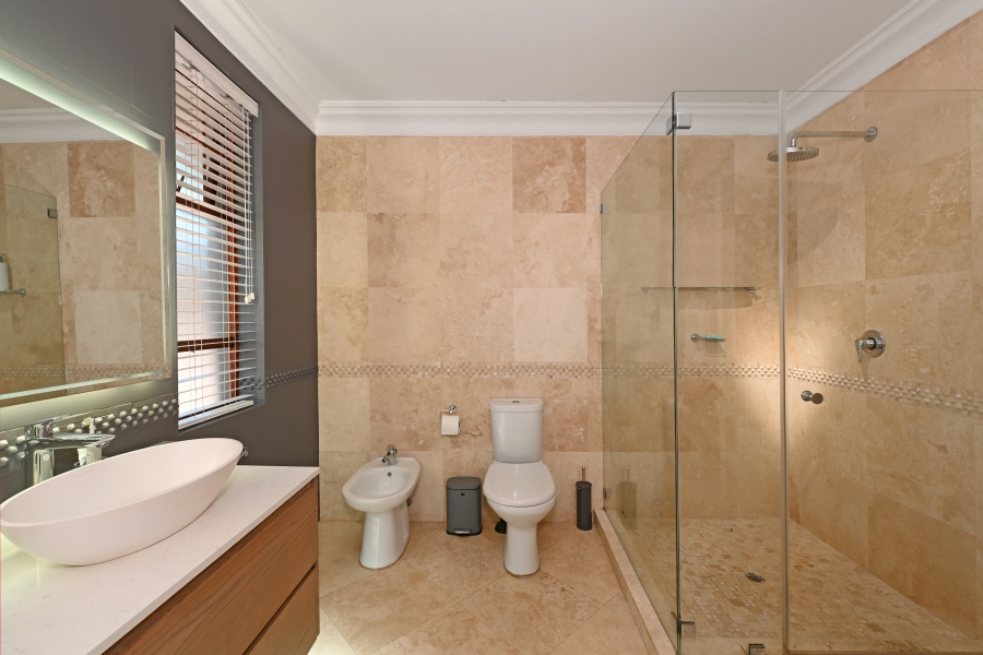 To Let 4 Bedroom Property for Rent in Constantia Western Cape